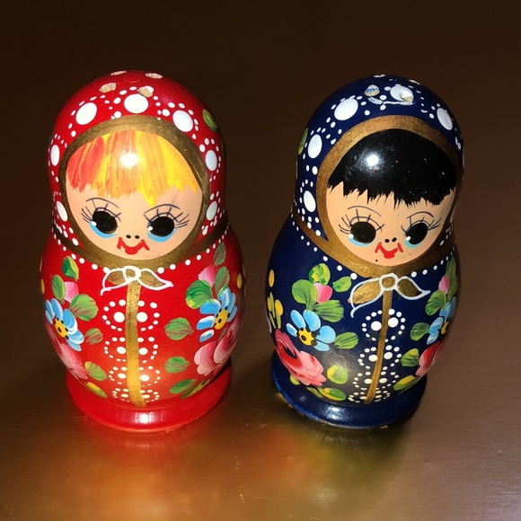 💖Russian Nesting Dolls Salt and Pepper Shakers - Picture 1 of 8